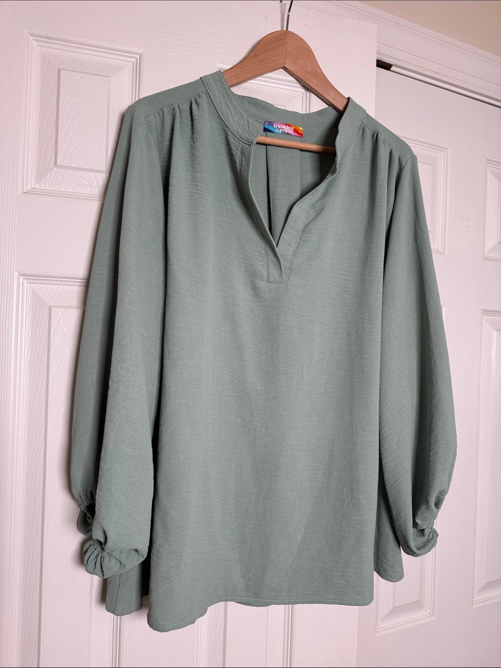 Women’s Sage Green Long-Sleeve boho blouse boutique size L